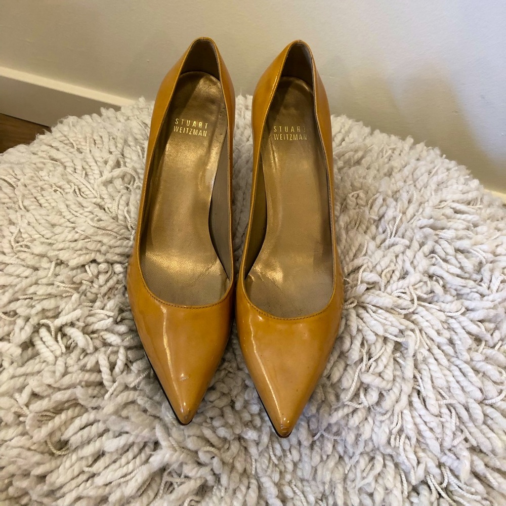 Stylish Stuart Weitzman leather pumps. Perfect for work.
